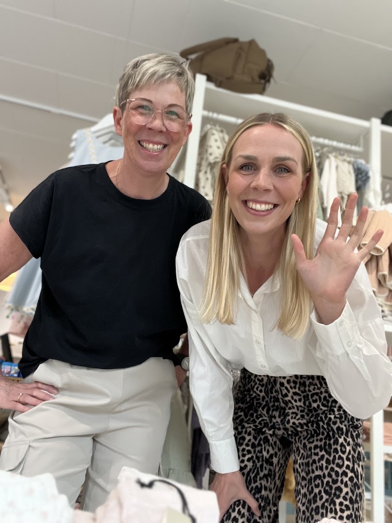 Børnlille: friendly staff photo in shop