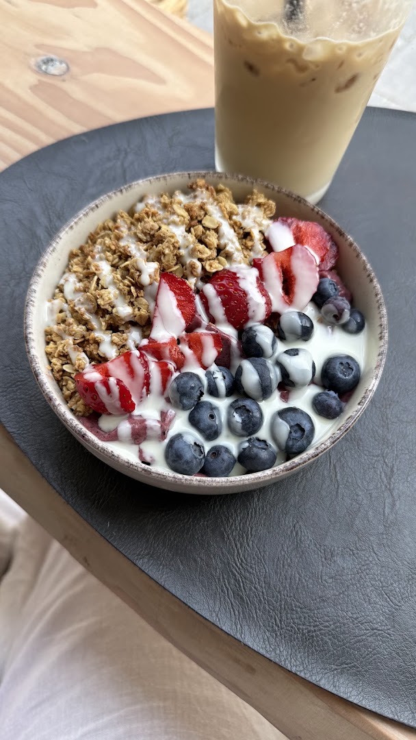 D. Blends and Bites: appetizing and high-quality food photo