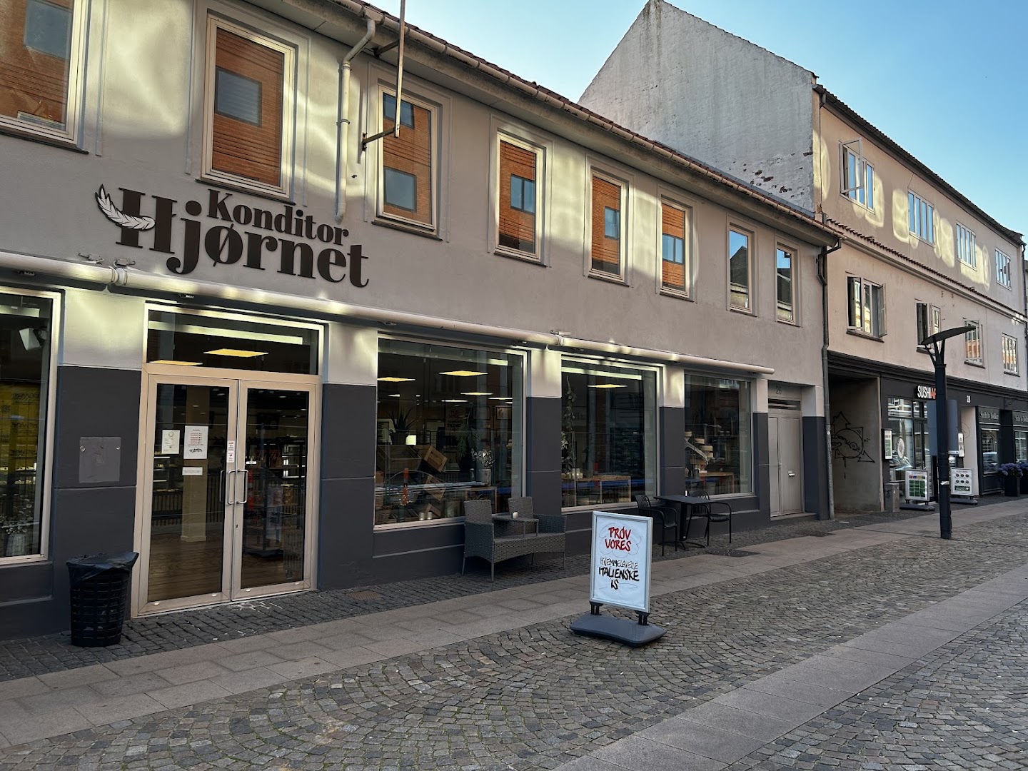 Konditorhjørnet: clear exterior shot of venue