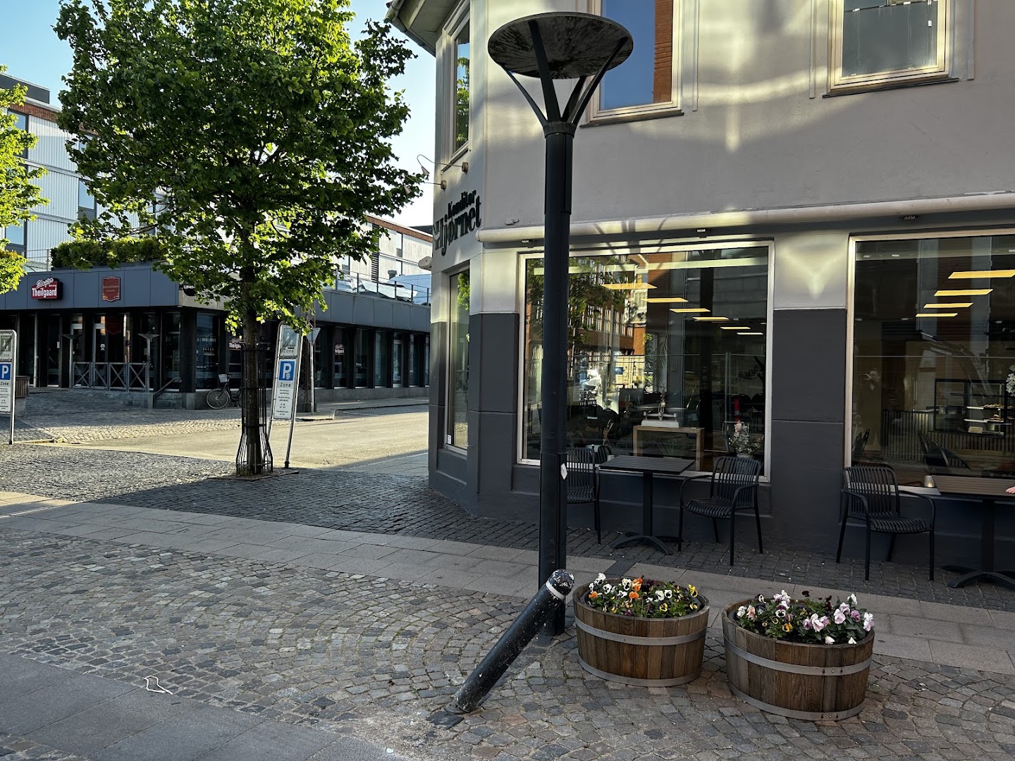 Konditorhjørnet: clear exterior shot of venue