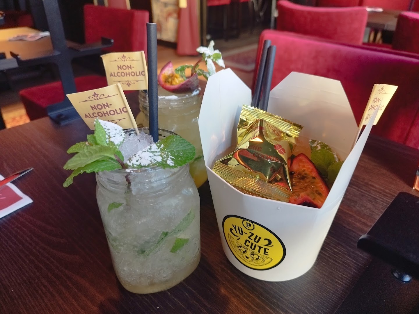 Pincho Nation: appetizing photo of restaurant drinks