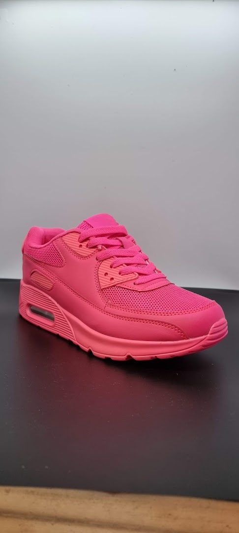 Topsko: clear product photo of shoe
