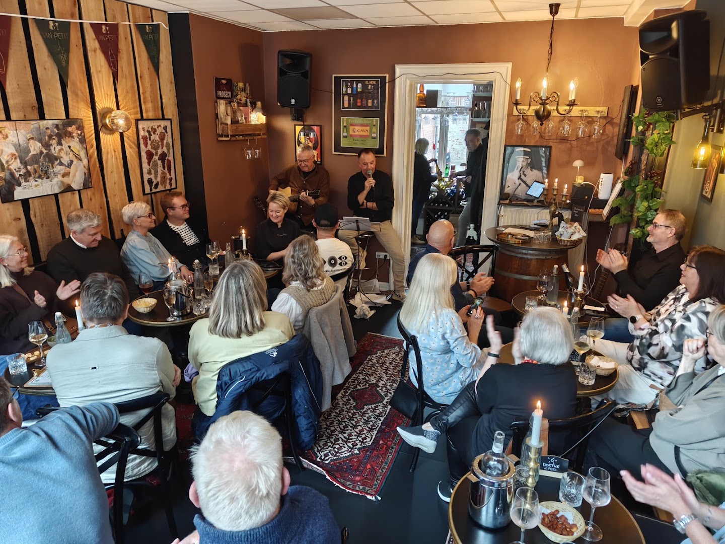Vin Petit: lively bar atmosphere well
