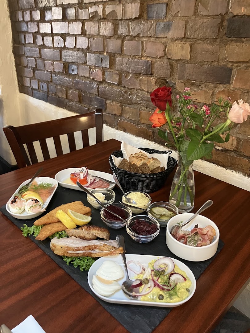 Klaptræet: appetizing food presentation and atmosphere