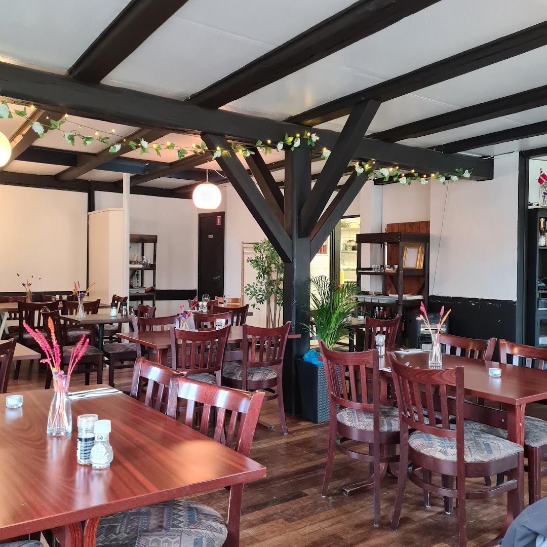 Klaptræet: clear photo of restaurant interior