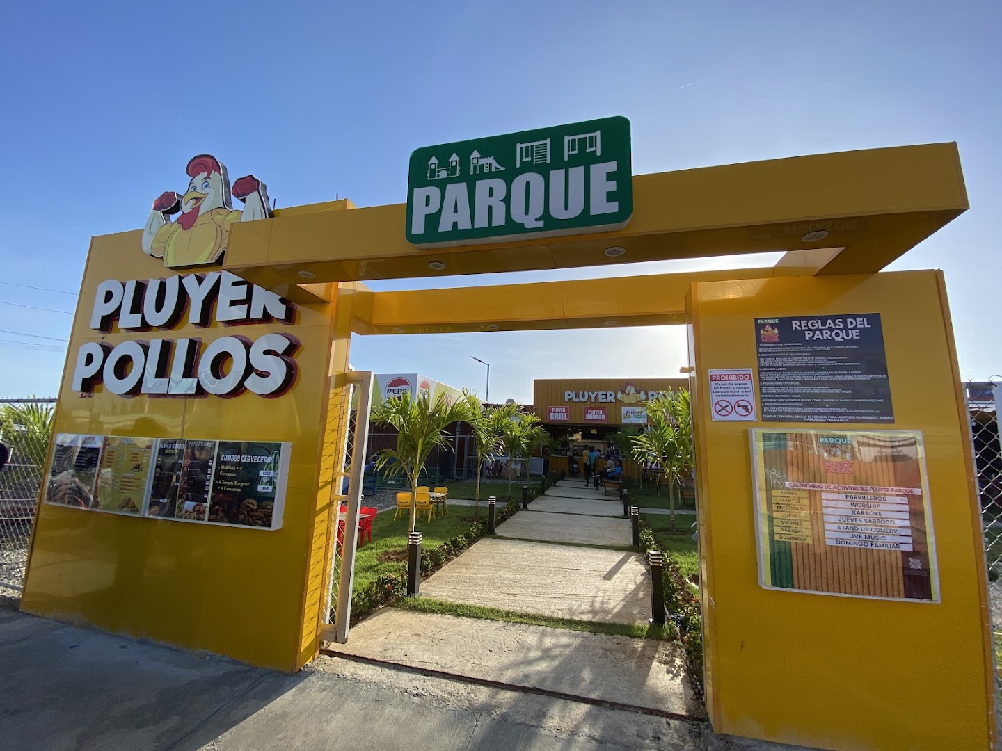 Pluyer Parque: clear exterior shot of venue