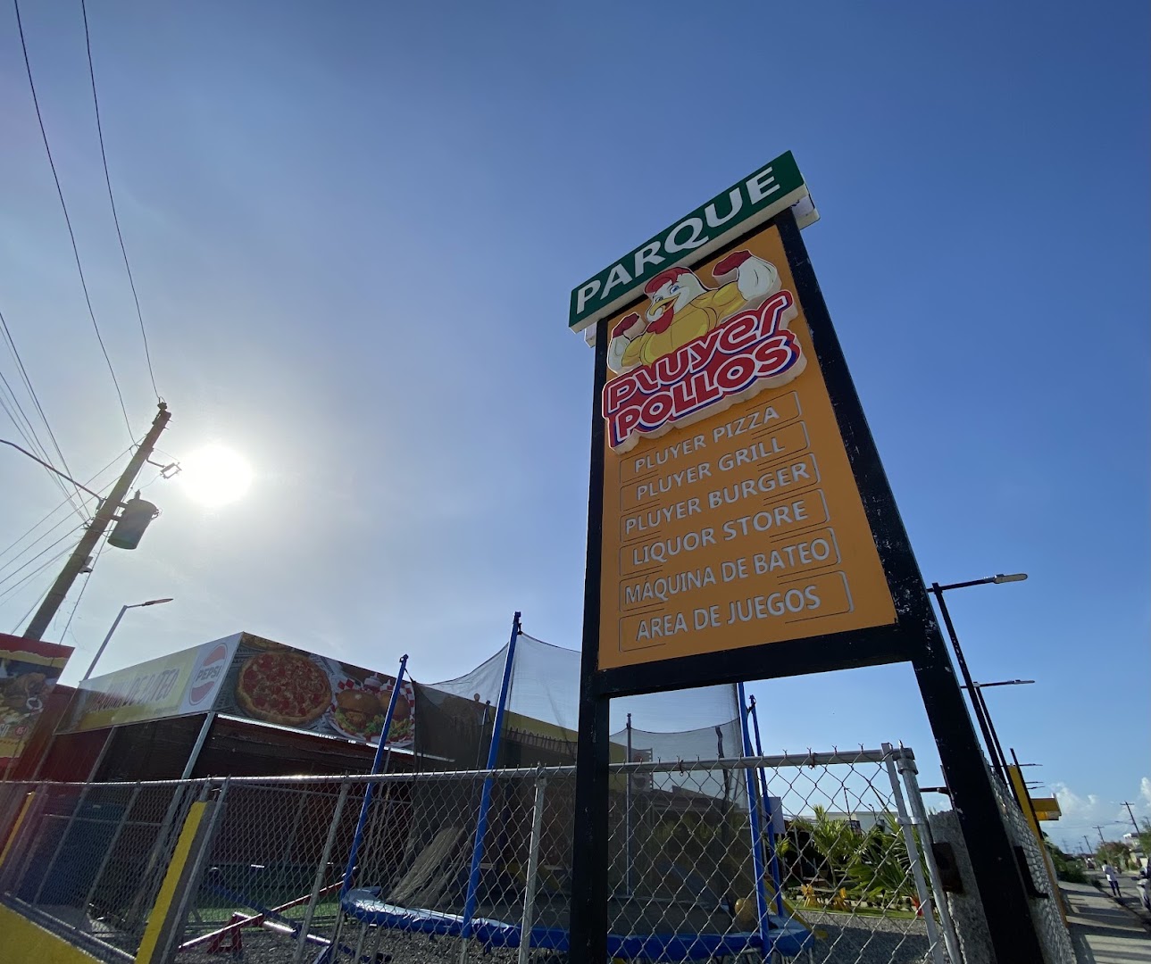Pluyer Parque: clear exterior signage of venue