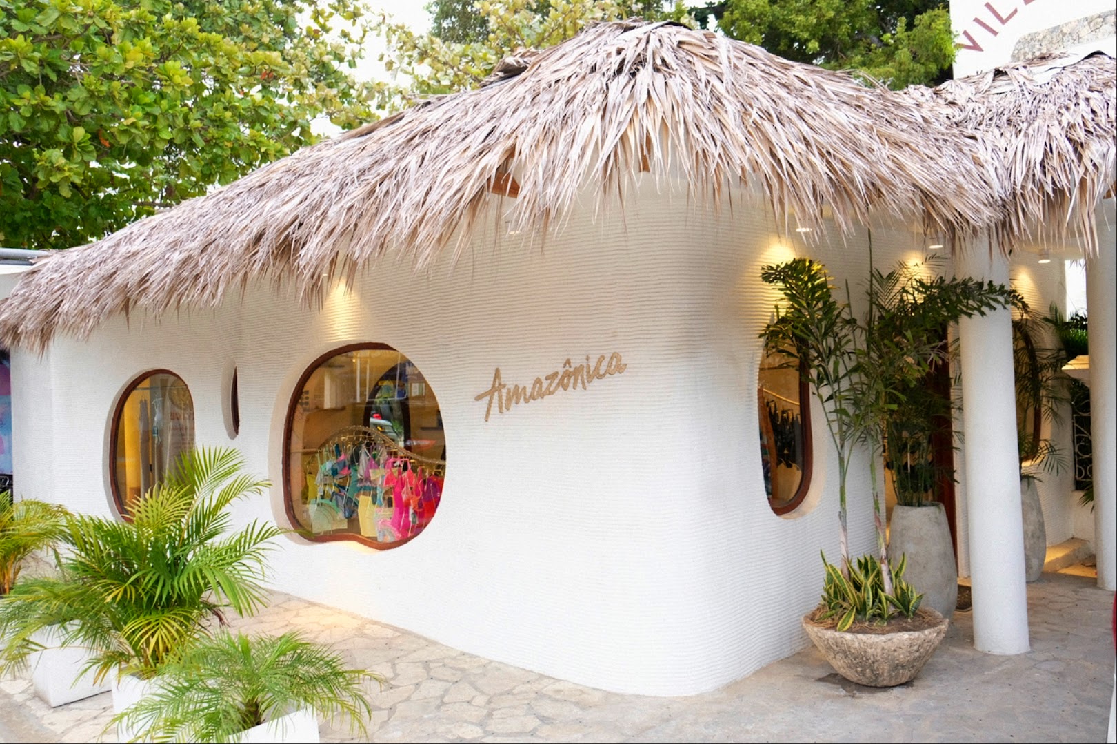 Amazônica: attractive storefront photo