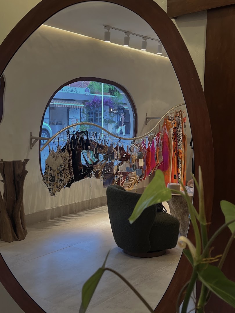 Amazônica: attractive shop interior and display