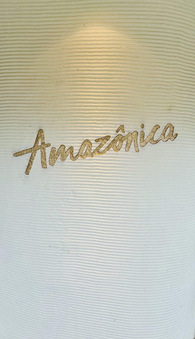 Amazônica: clear branding on shop wall