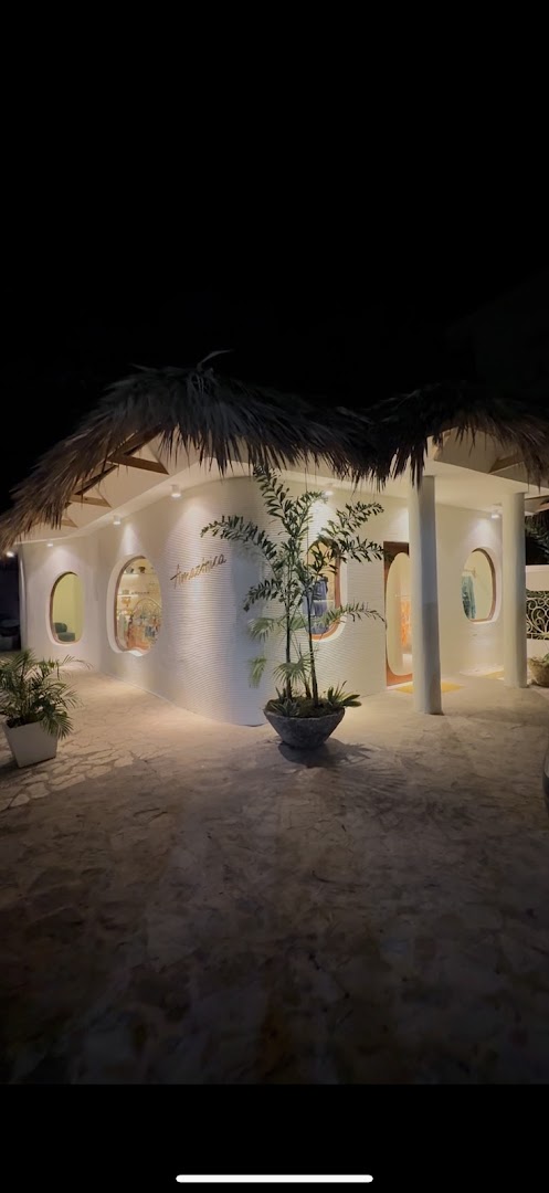 Amazônica: attractive exterior shop photo