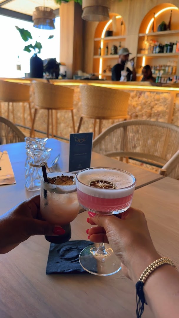 Aura Beach Club: appealing atmosphere and cocktail presentation