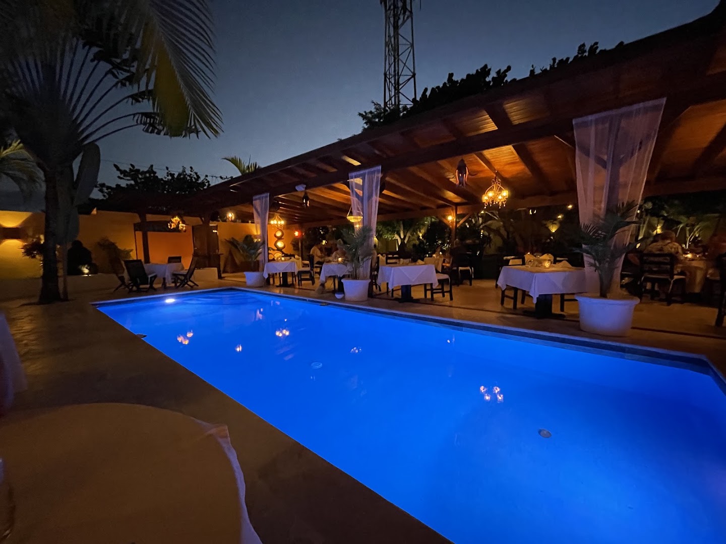 Bliss Restaurant: beautiful atmospheric restaurant terrace shot