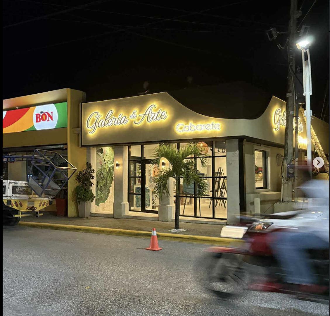 Galería de Arte Cabarete: clear exterior view of gallery