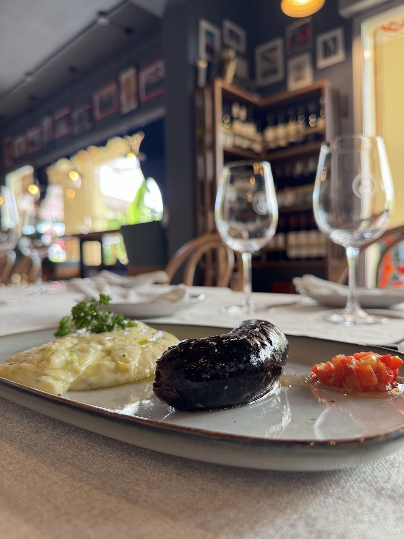 Mi Bodegón: appetizing food photo in restaurant