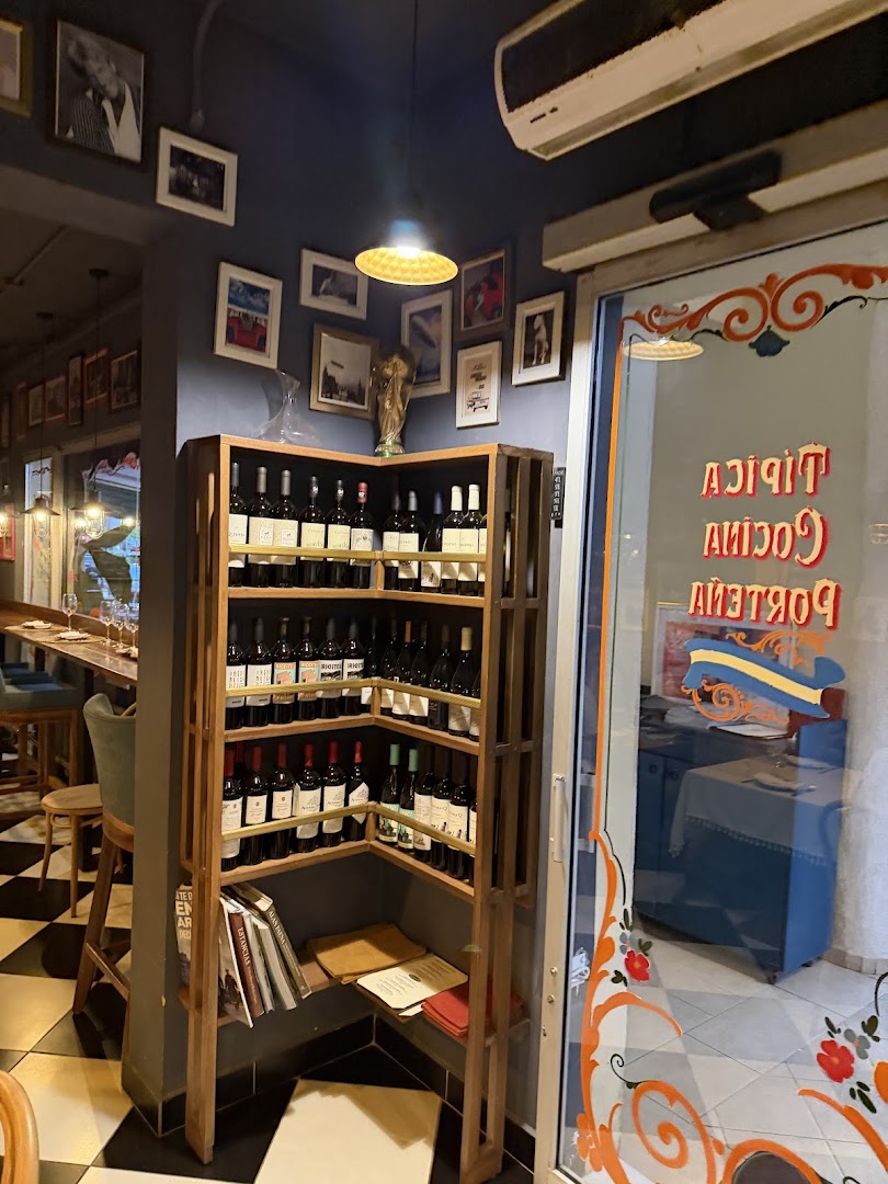 Mi Bodegón: inviting restaurant interior atmosphere