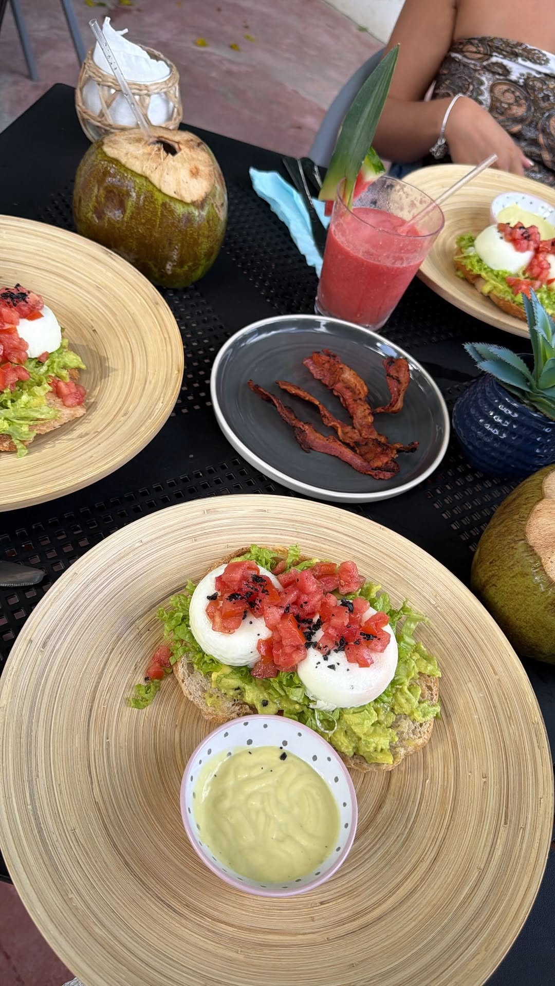 Surf Blue Café: appetizing food and drink presentation