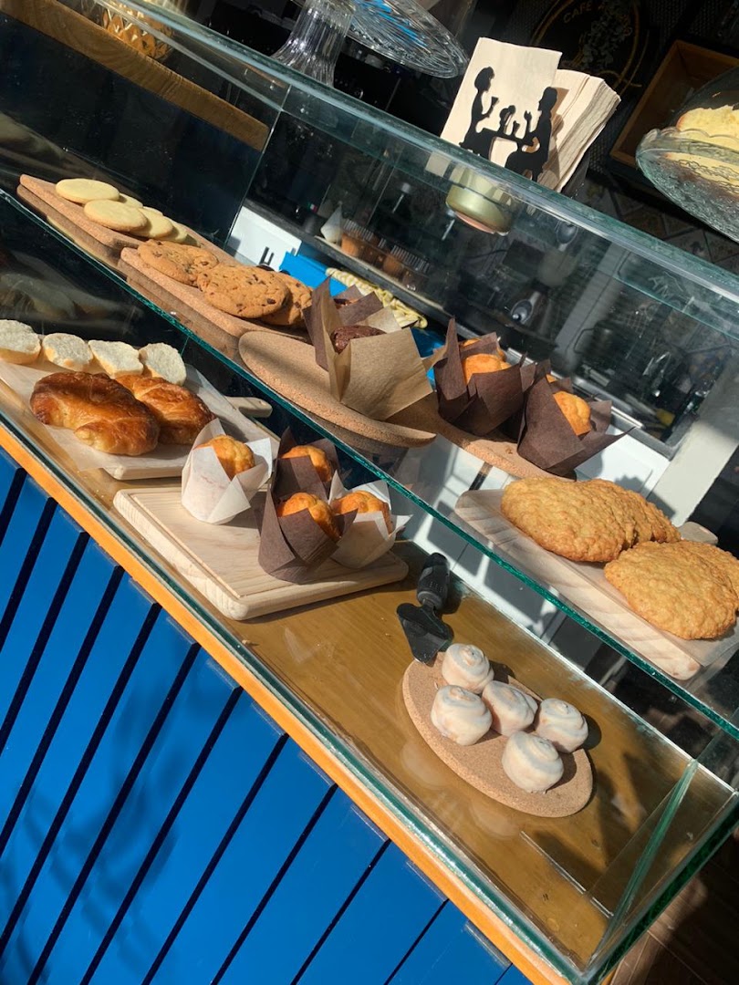 Cafe Amargo: appetizing display of fresh pastries
