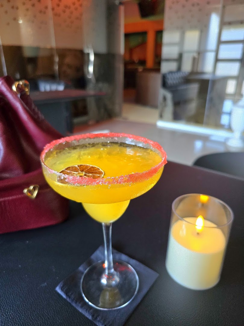 La Taberna de Luxury: appealing drink photo with atmosphere