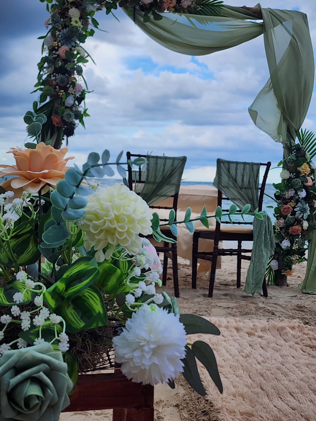 1 Vida Restaurant Bar: attractive beachside dining atmosphere