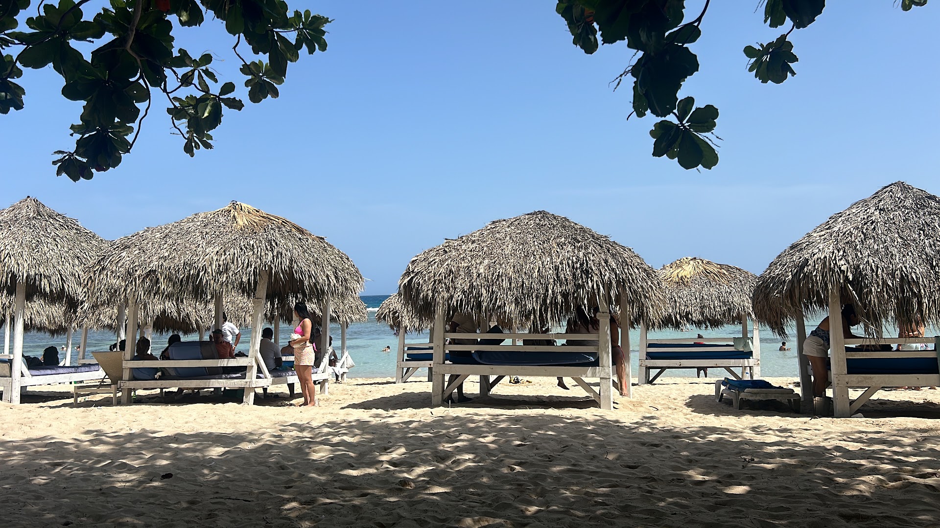 Café del Sol: inviting beachside breakfast atmosphere