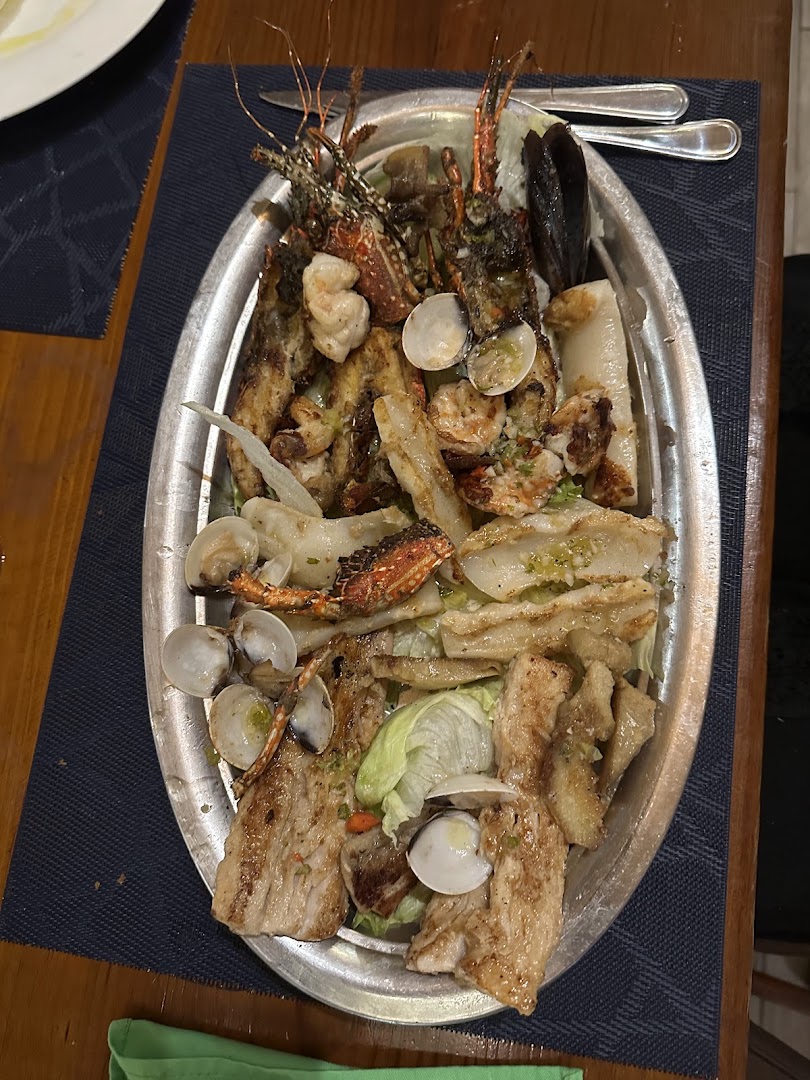 El Concón: appetizing photo of seafood platter