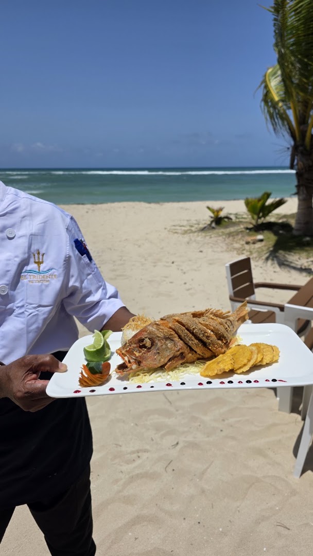 El Tridente de Tritón: appetizing food presentation with scenery