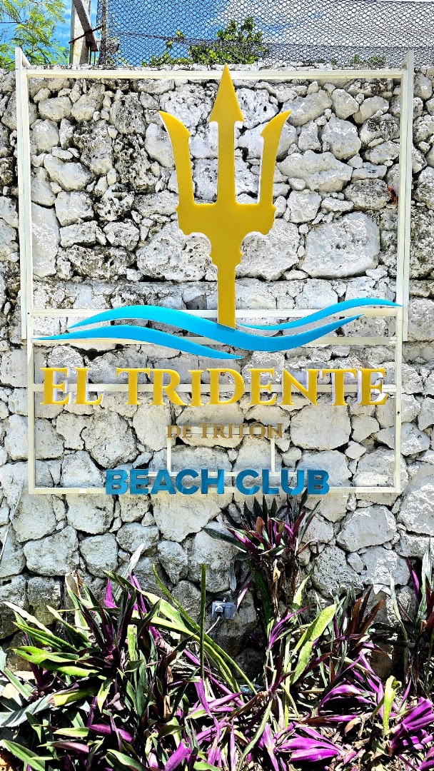El Tridente de Tritón: clear signage of the venue