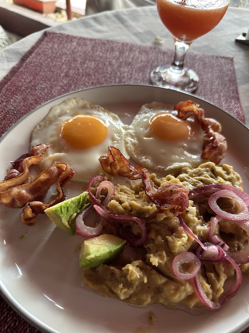 Giulia's Cafe Sport Bar & Restaurant: appetizing breakfast food photo