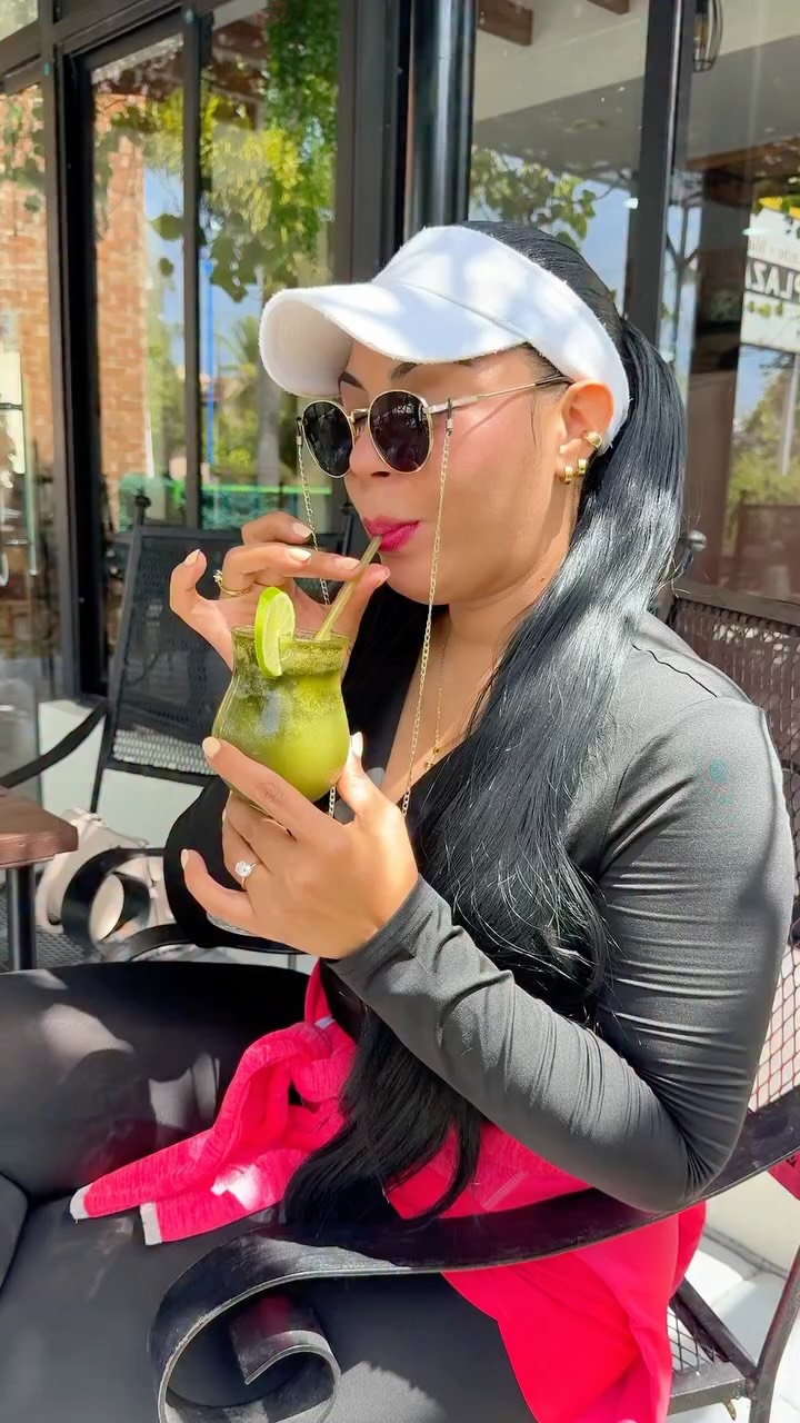 La Plaza Leche & Miel: customer enjoying drink at venue