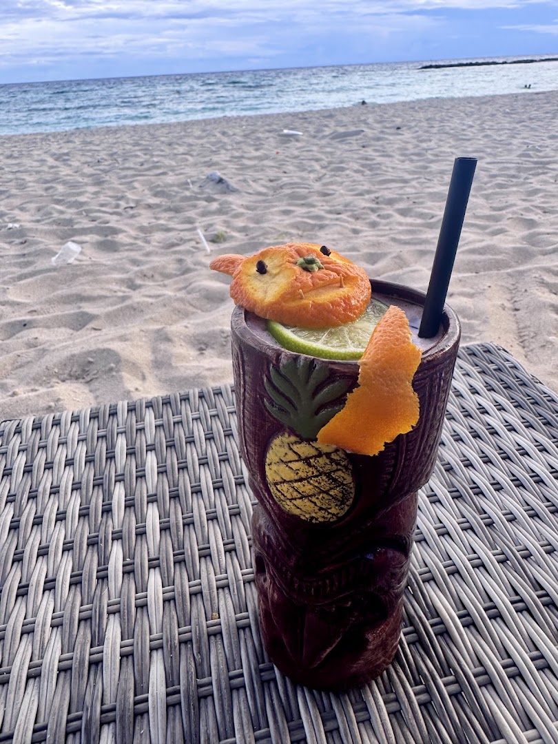 Olvos Restaurant: appealing cocktail photo at beach