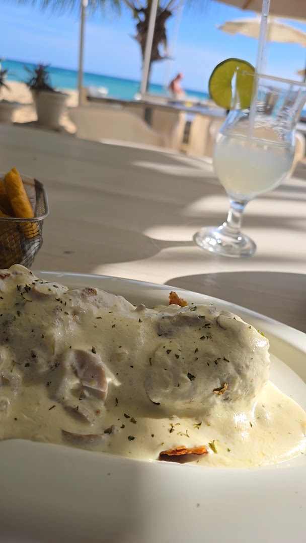 Olvos Restaurant: appetizing food and beach atmosphere