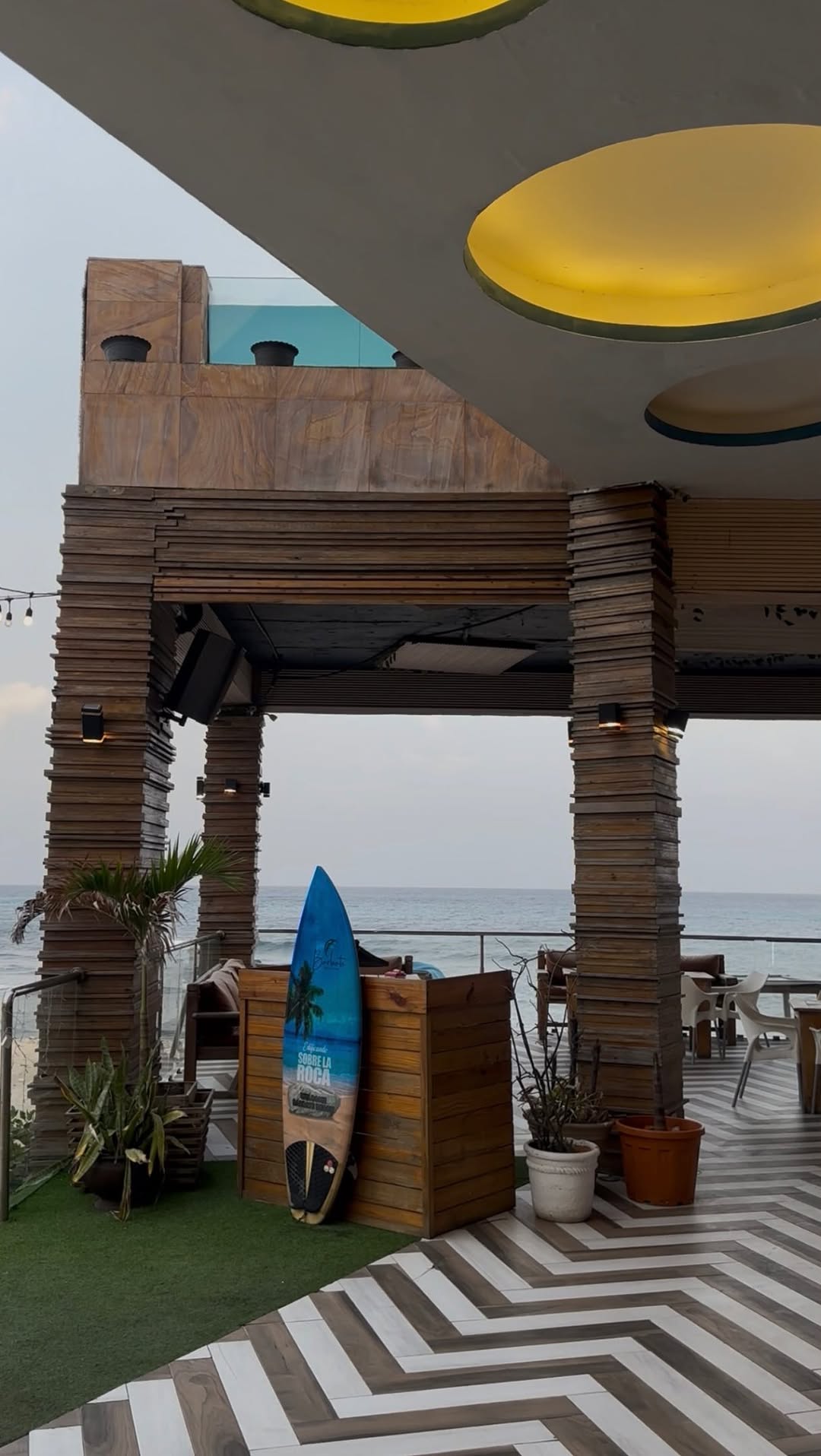 Barbate Beach Club: attractive venue atmosphere and view