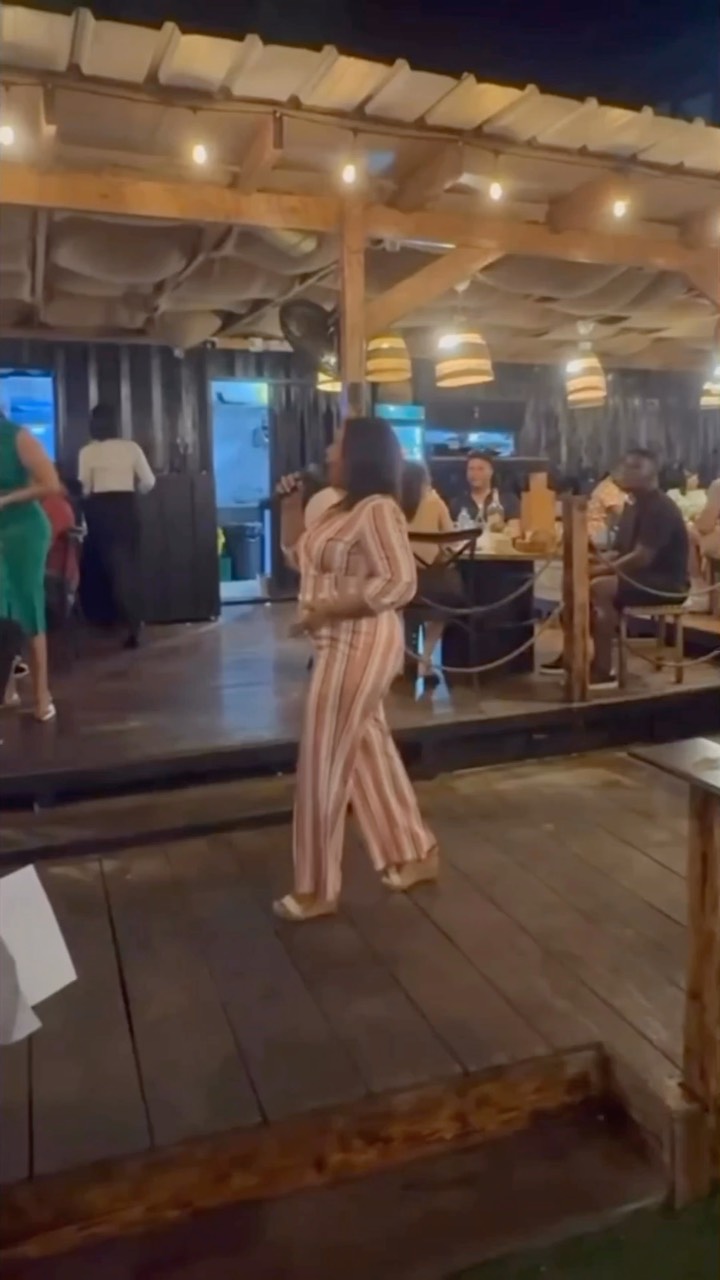 Foodie & Soul Restaurant: restaurant atmosphere and patrons
