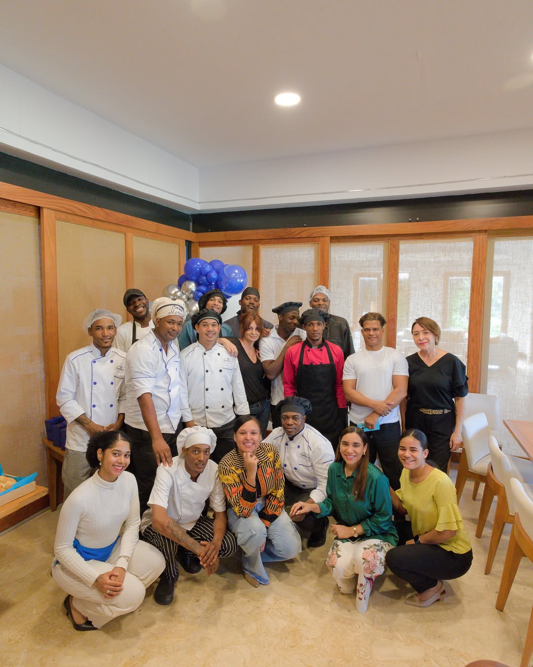 Terrazza 19 Bar & Grill: professional team photo of staff