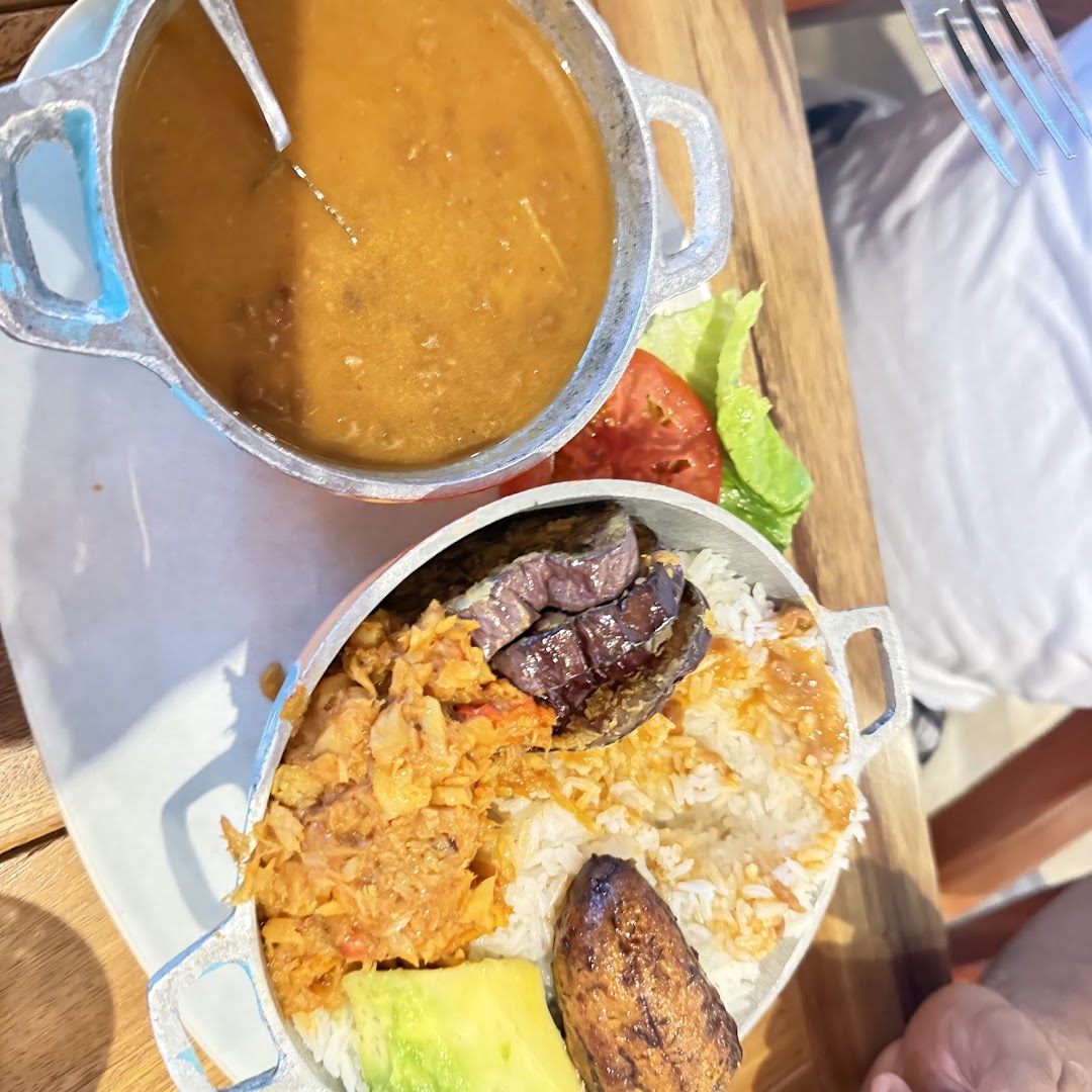 Campuno Beach Club: appetizing photo of served food