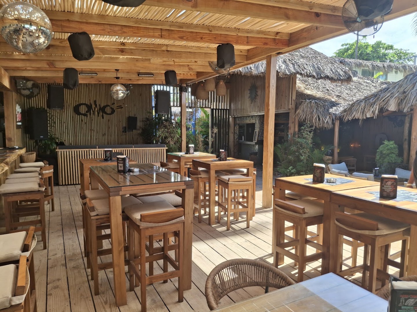 Onno's Las Terrenas: clear, inviting restaurant atmosphere photo