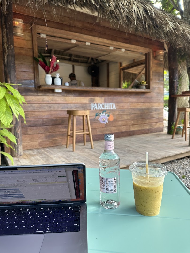 Parchita Juice Bar: inviting atmosphere and clear branding