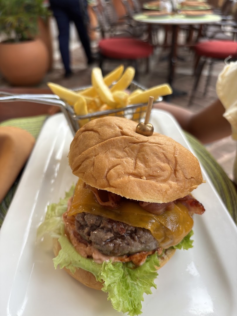 Sol y Sombra: appetizing, high-quality food photography