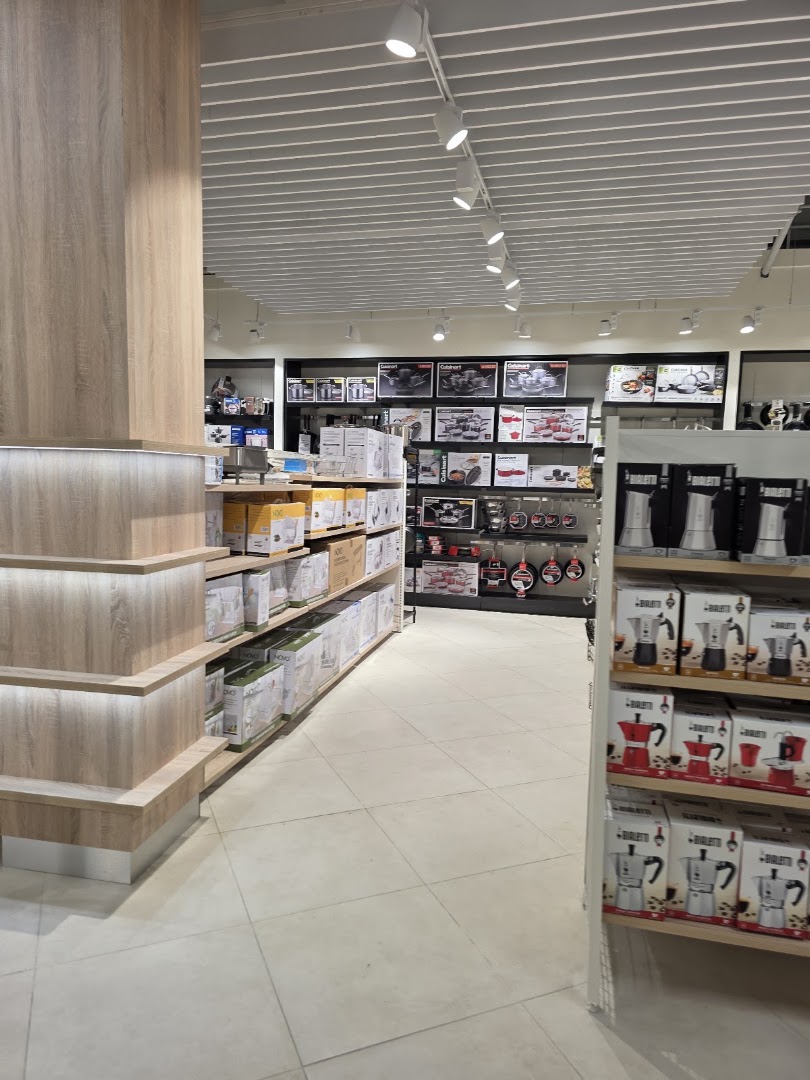 Casa Cuesta: clear display of shop products