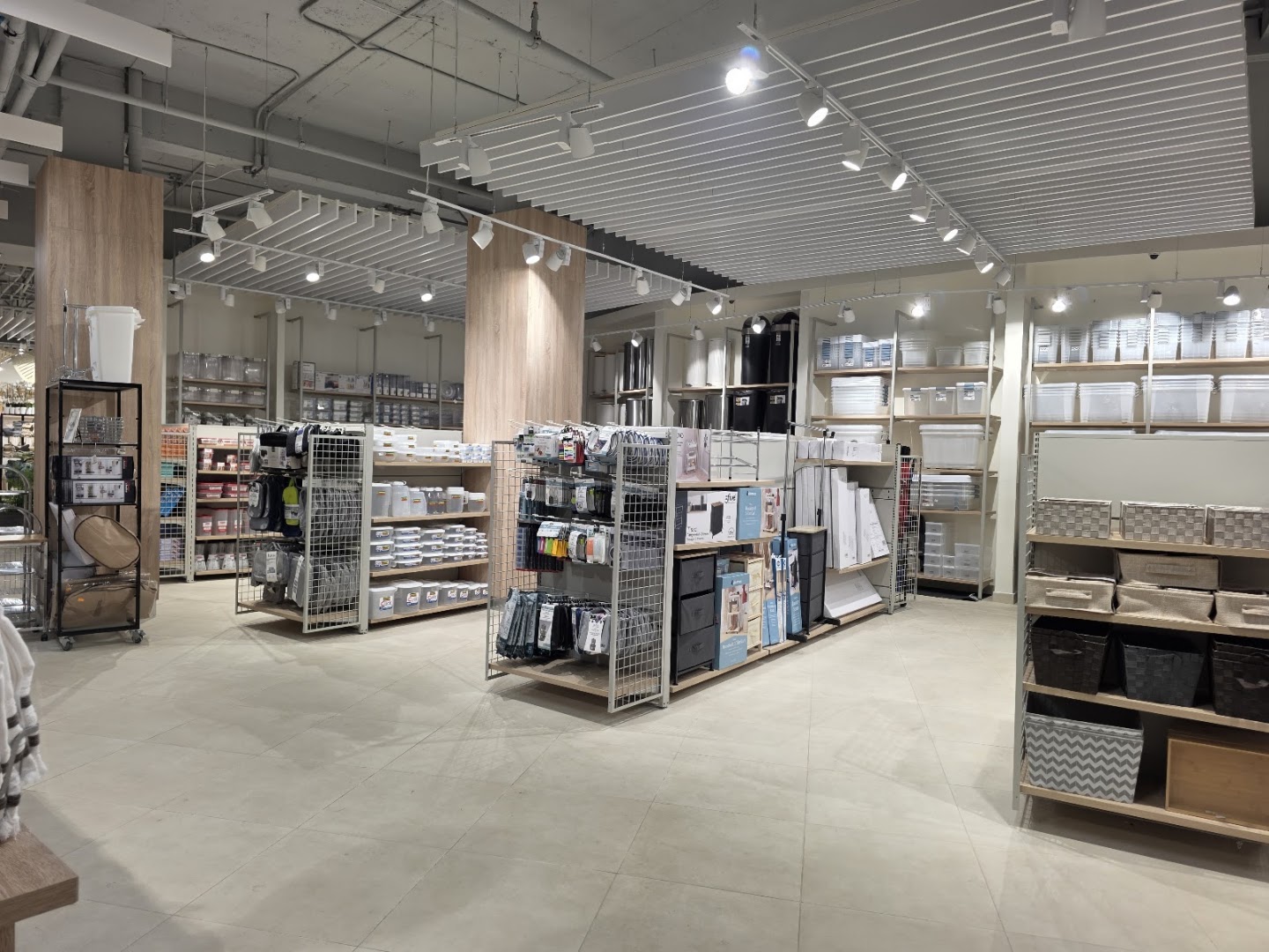 Casa Cuesta: clear, professional shop interior photo