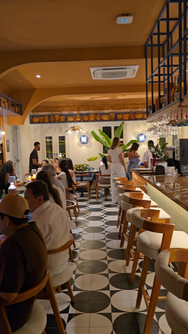 Sambalú: inviting atmosphere and lively interior