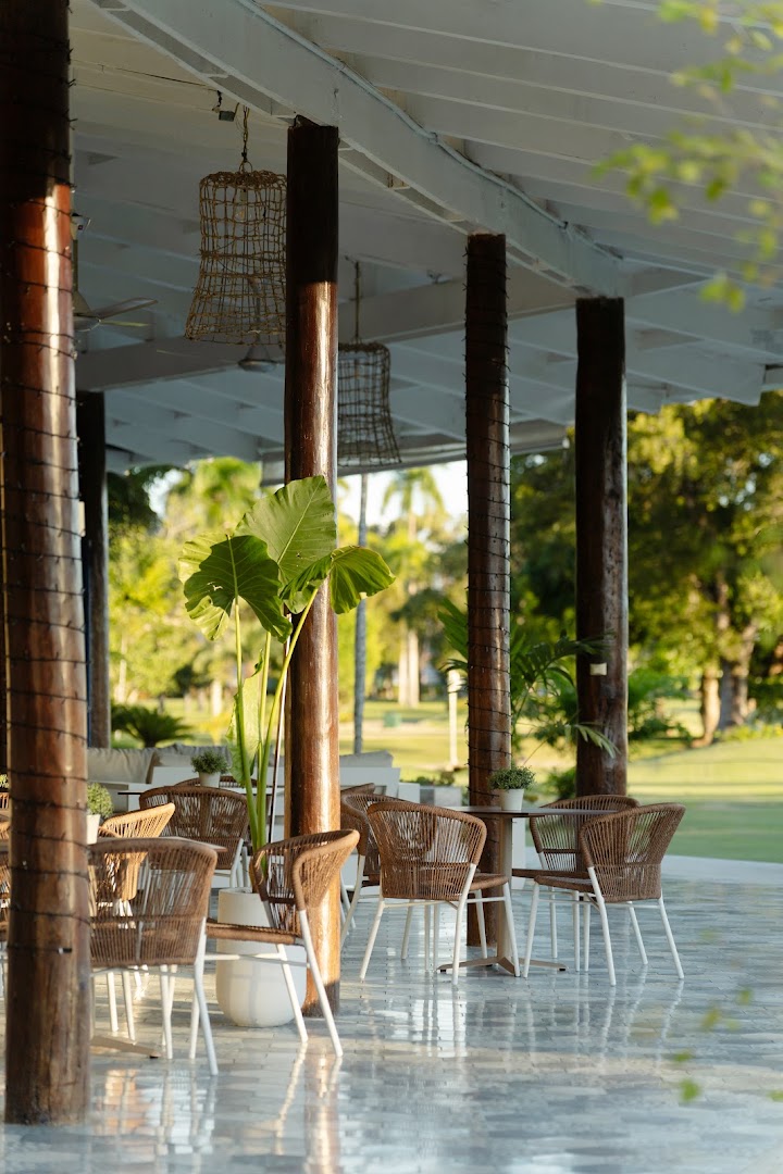Teeva Golf Eatery & Lounge: beautiful, professional shot of terrace