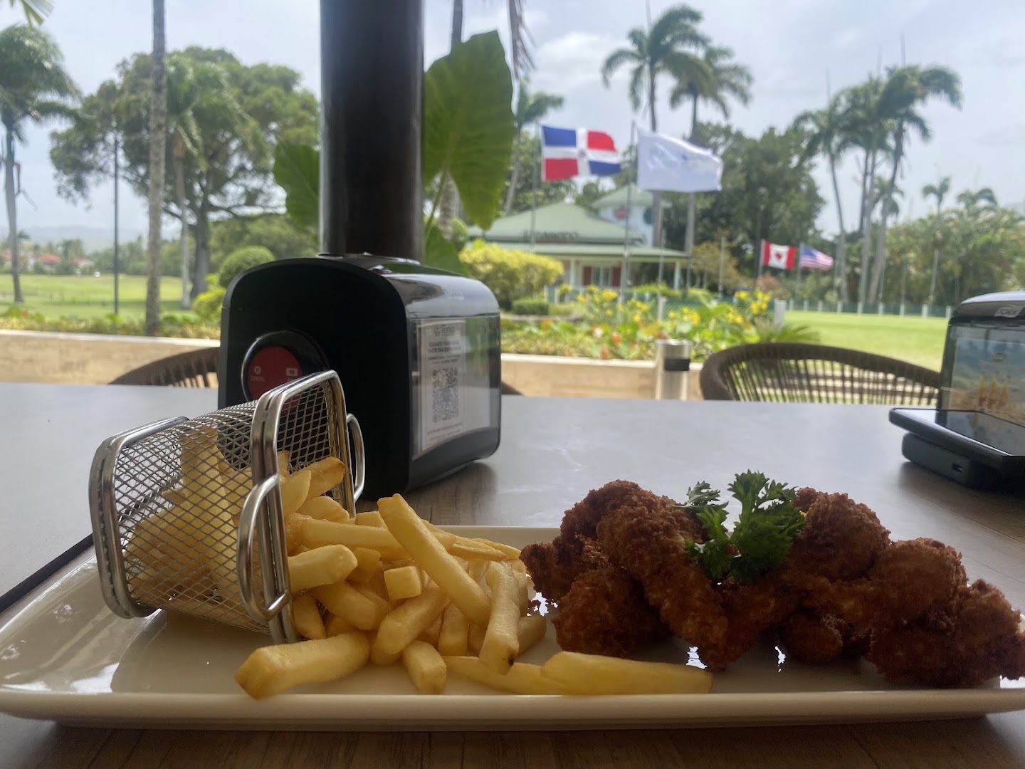 Teeva Golf Eatery & Lounge: appetizing food with scenic view