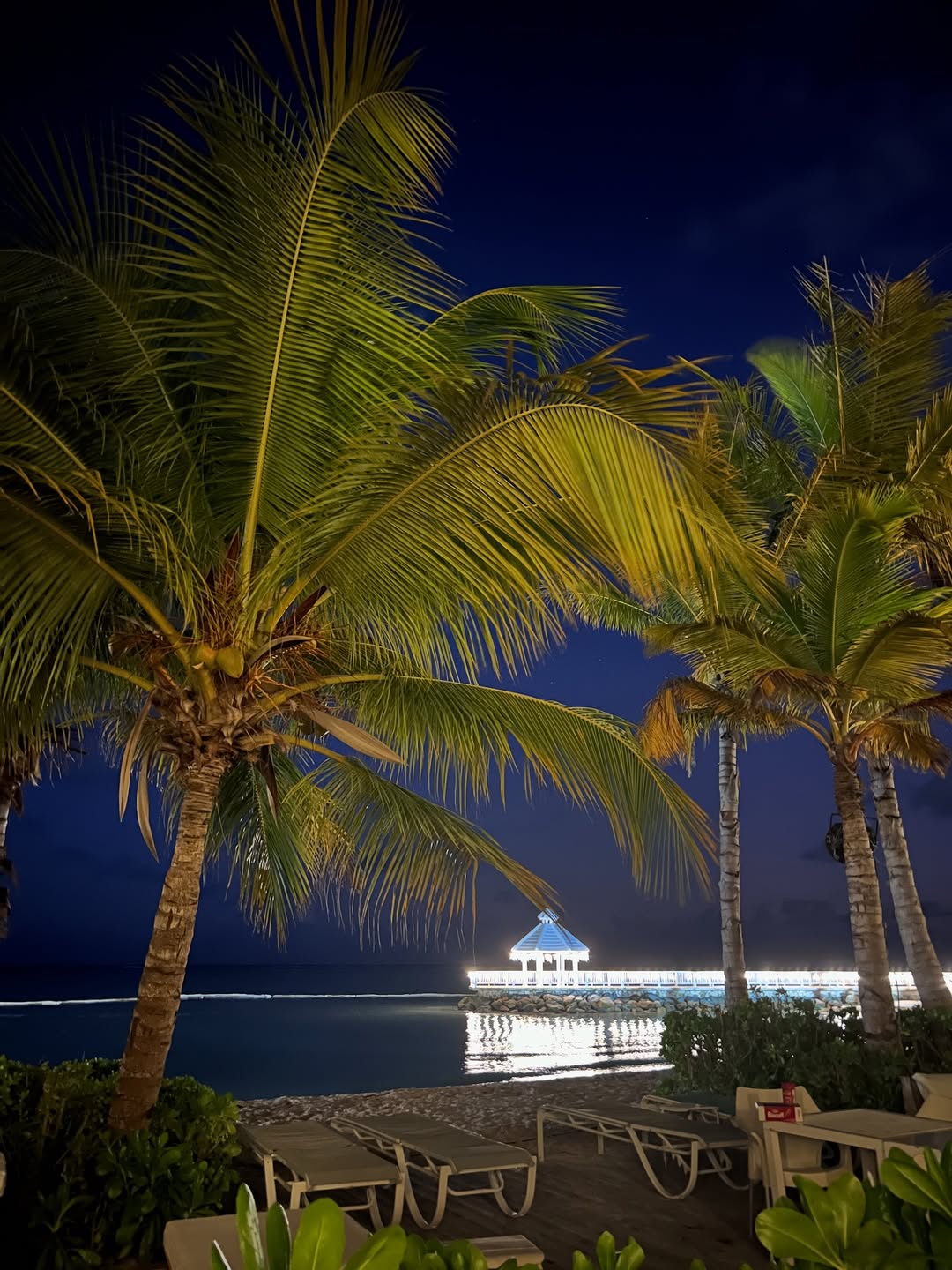 Api Beach House: beautiful atmospheric evening beach view