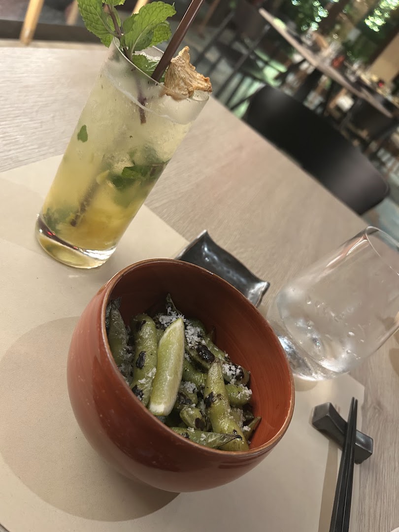 Bao Restaurant: appetizing food and drink presentation