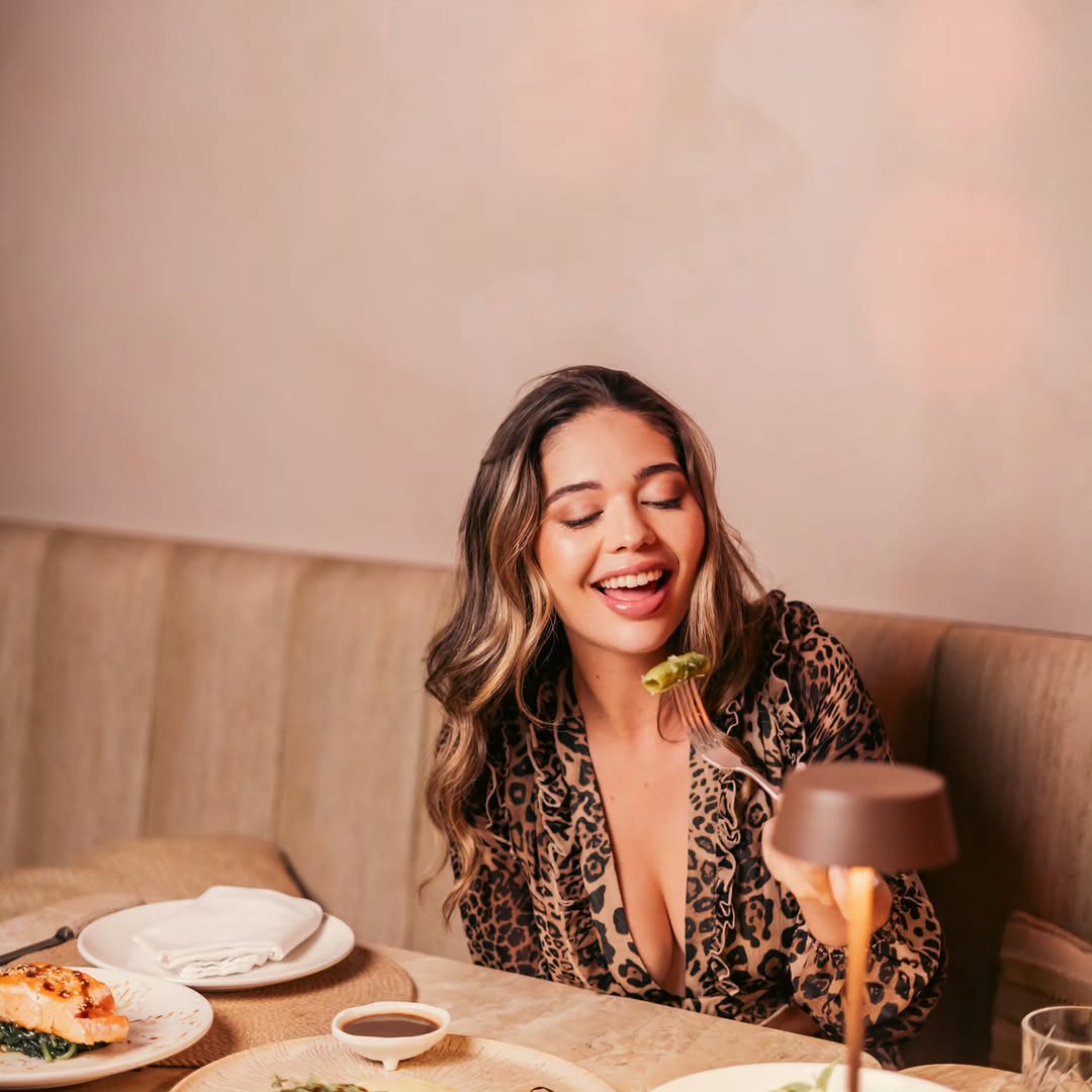 Cabanna Restaurant & Cocktail Club: professional photo showing happy guest