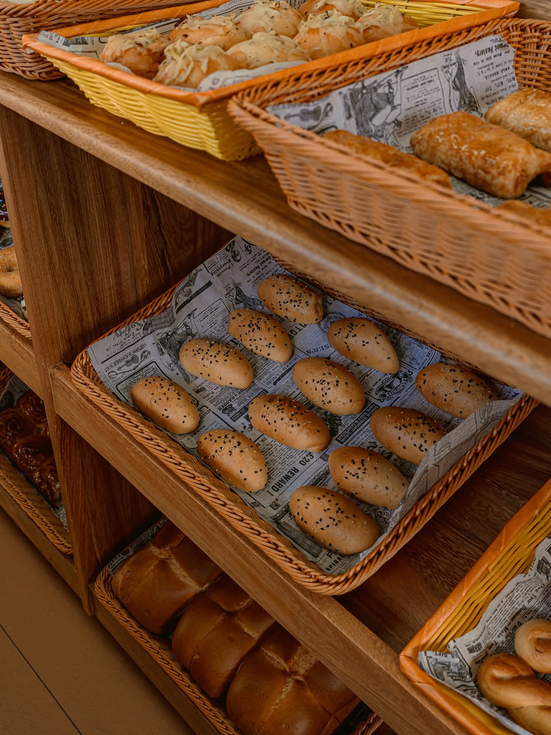 Casa Costa Restaurant & Bakery: appetizing display of fresh bakery