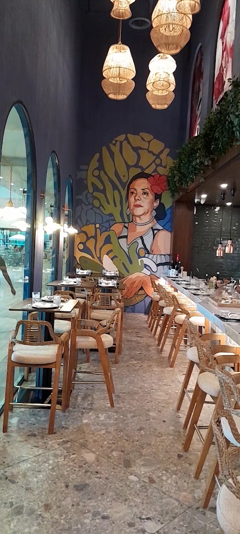 La Mar i La Rosa: attractive interior and inviting atmosphere