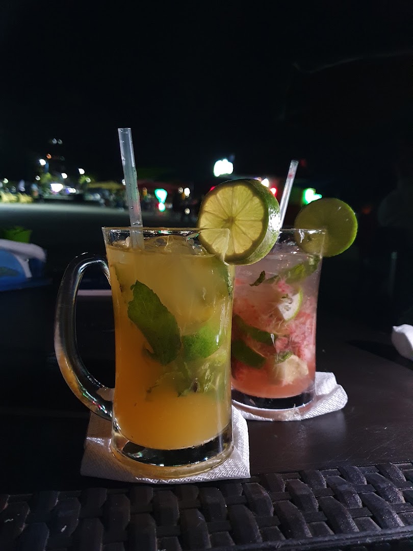 Ballena Blanca: appealing photo of restaurant drinks